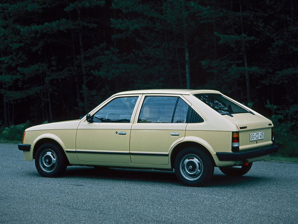 Opel Kadett 5 поколение, седан (08.1979 - 07.1984)